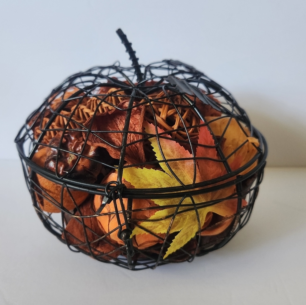 Autumn/Halloween  Wire Scented potpourri Filled Pumpkin Center Piece